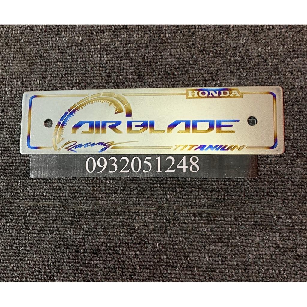 Bảng tên Titan dành cho Air Blade kèm bass ốc