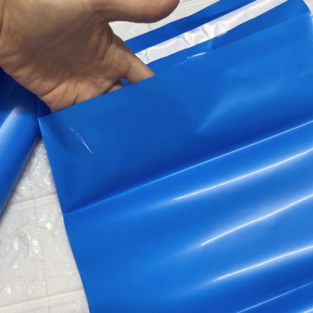 [1Kg–Màu Xanh Dương - Đủ size] Túi gói hàng túi niêm phong tự dính - túi đóng hàng chuyển phát nhanh có sẵn keo dính