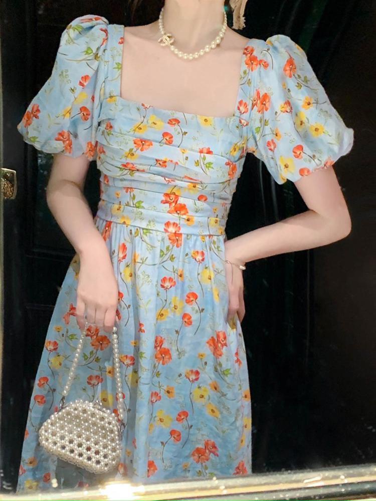 TOBE1SHOP Màu xanh vuông cổ bong bóng tay áo hoa đầm phụ nữ 2023 mùa hè cao cấp cảm giác cao cấp cổ điển đầm dài tinh tế