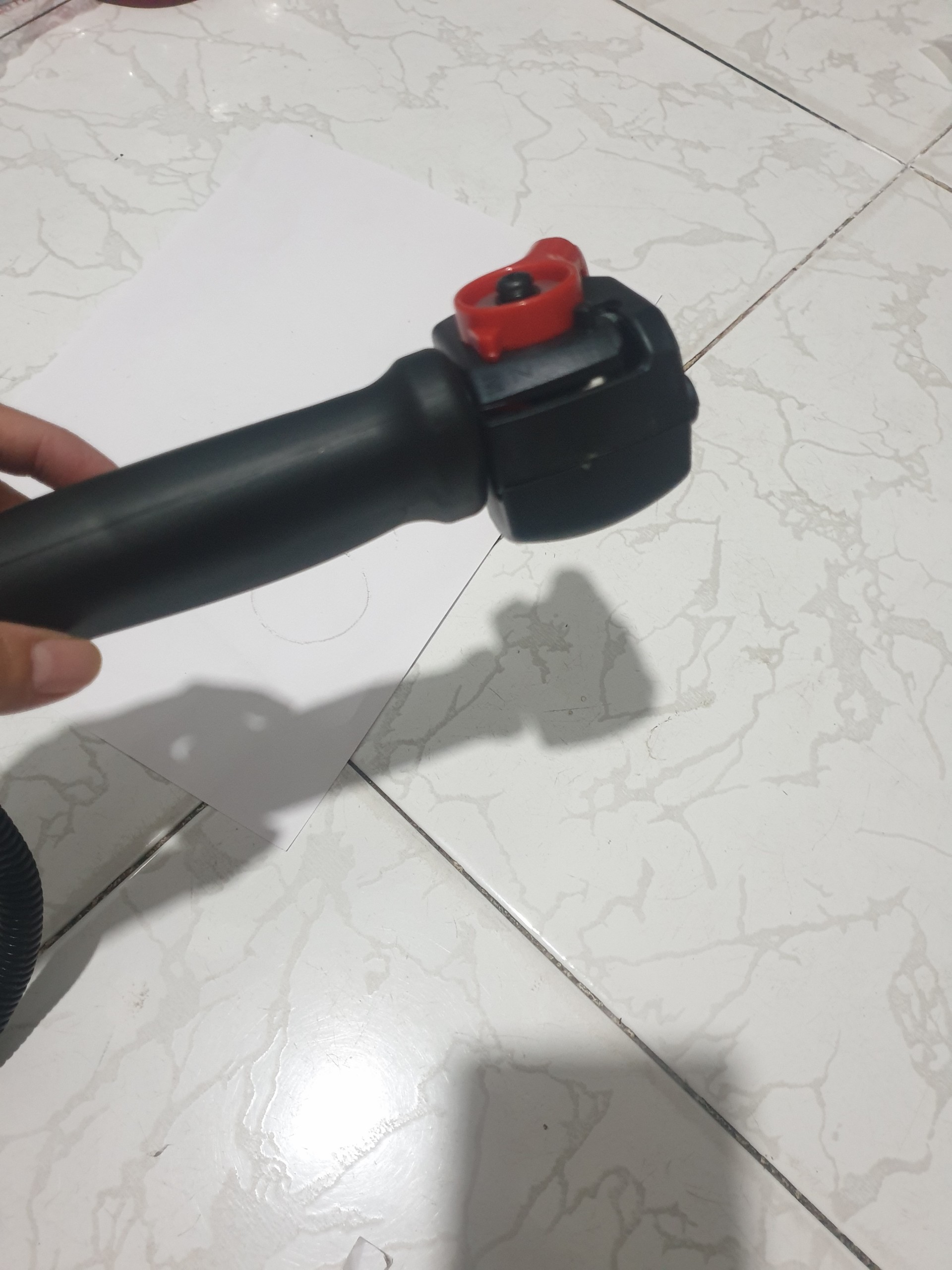 TAY LÁI CÓ CÔNG TẮC DÙNG CHO MÁY CẮT CỎ BÌNH XĂNG DƯỚI. . KIỂU CẦN GẠT