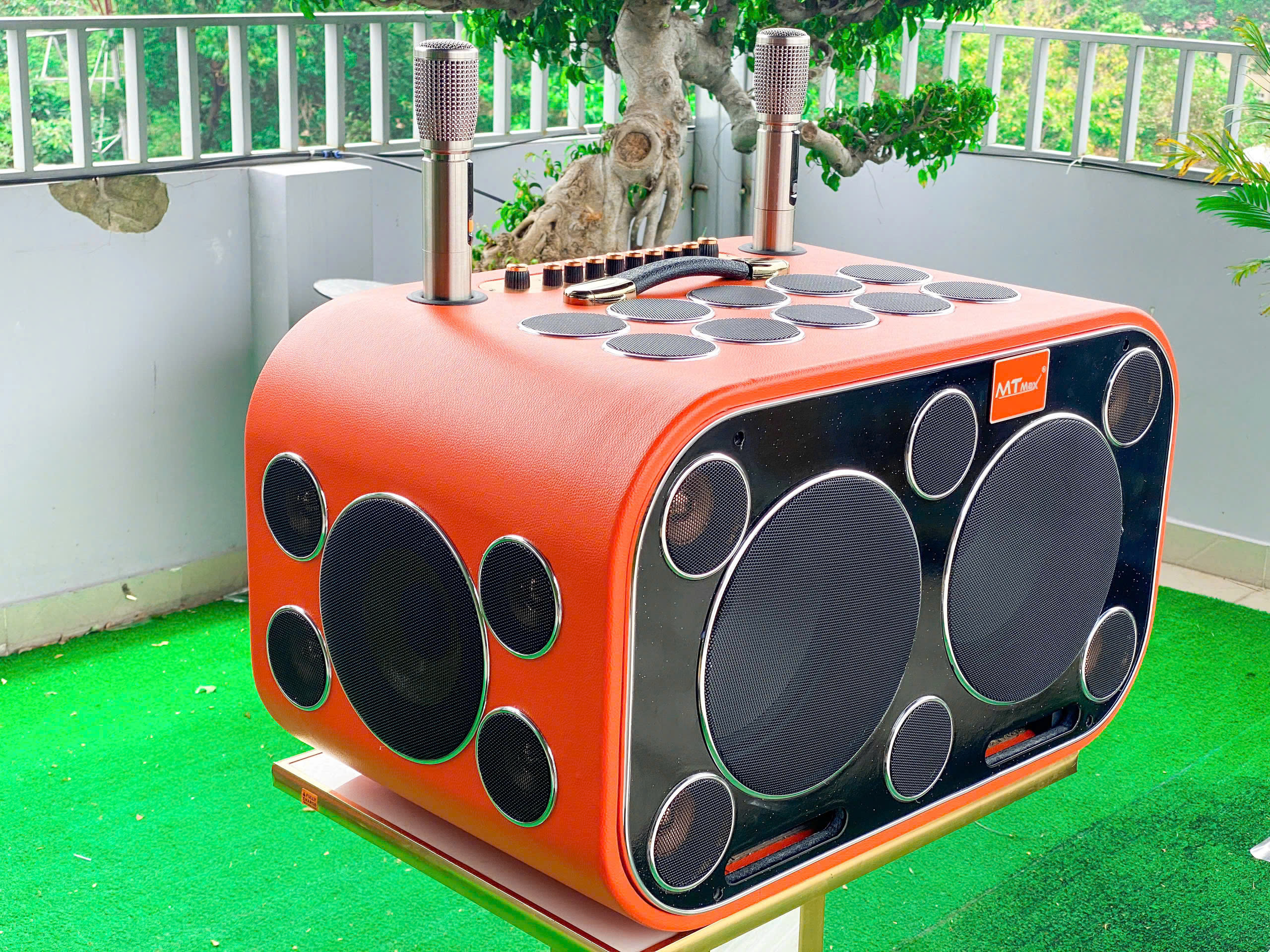 Loa Xách Tay M1 Pro 34 Đường Tiếng Kraoke, Công Suất Cực Đại Siêu Trầm 1000W Mã Lực Bass Cực Mạnh ,34 Loa 2 Bass 25cm Siêu Trầm, Âm Thanh Sáng Ấm, Bluetooth 5.0, AUX, USB, Bộ Xử Lý DSP Echo, Delay, Rever hàng nhập khẩu