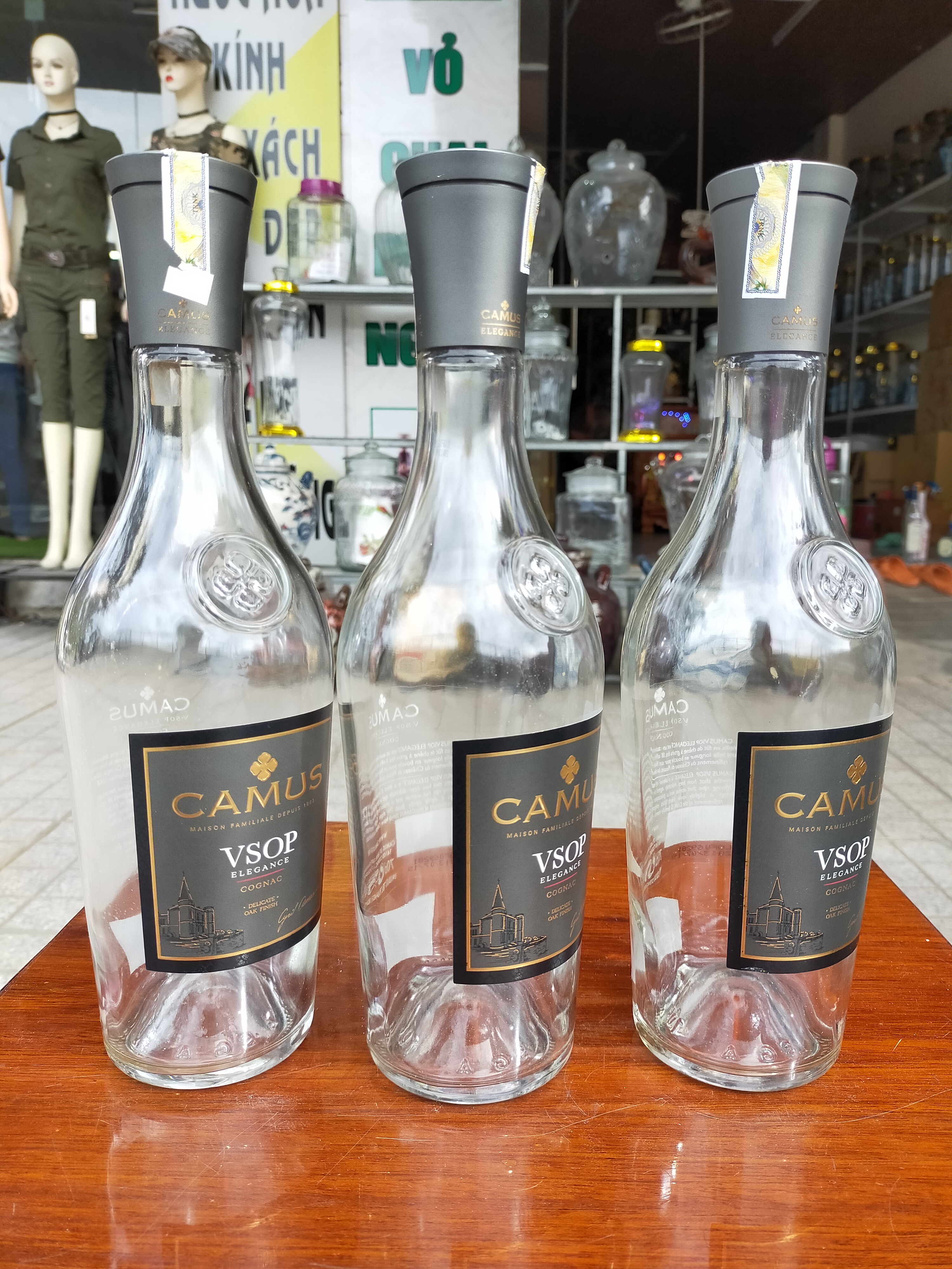 Chai Thủy Tinh Trang Trí Tem Xám 700ml Dáng Đẹp.
