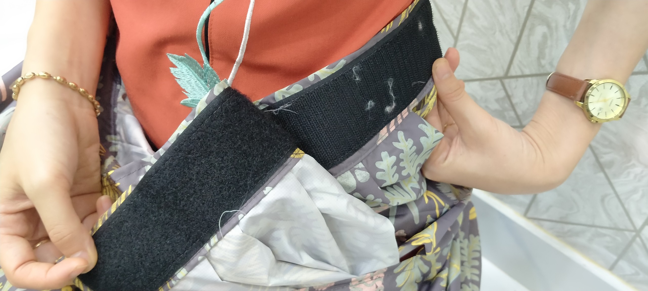 Ghế xông hơi vùng kín sau sinh xông hơi bà đẻ bằng gỗ thông cao cấp cùng Váy xông giữ nhiệt và Thảo dược xông hơi vùng kín