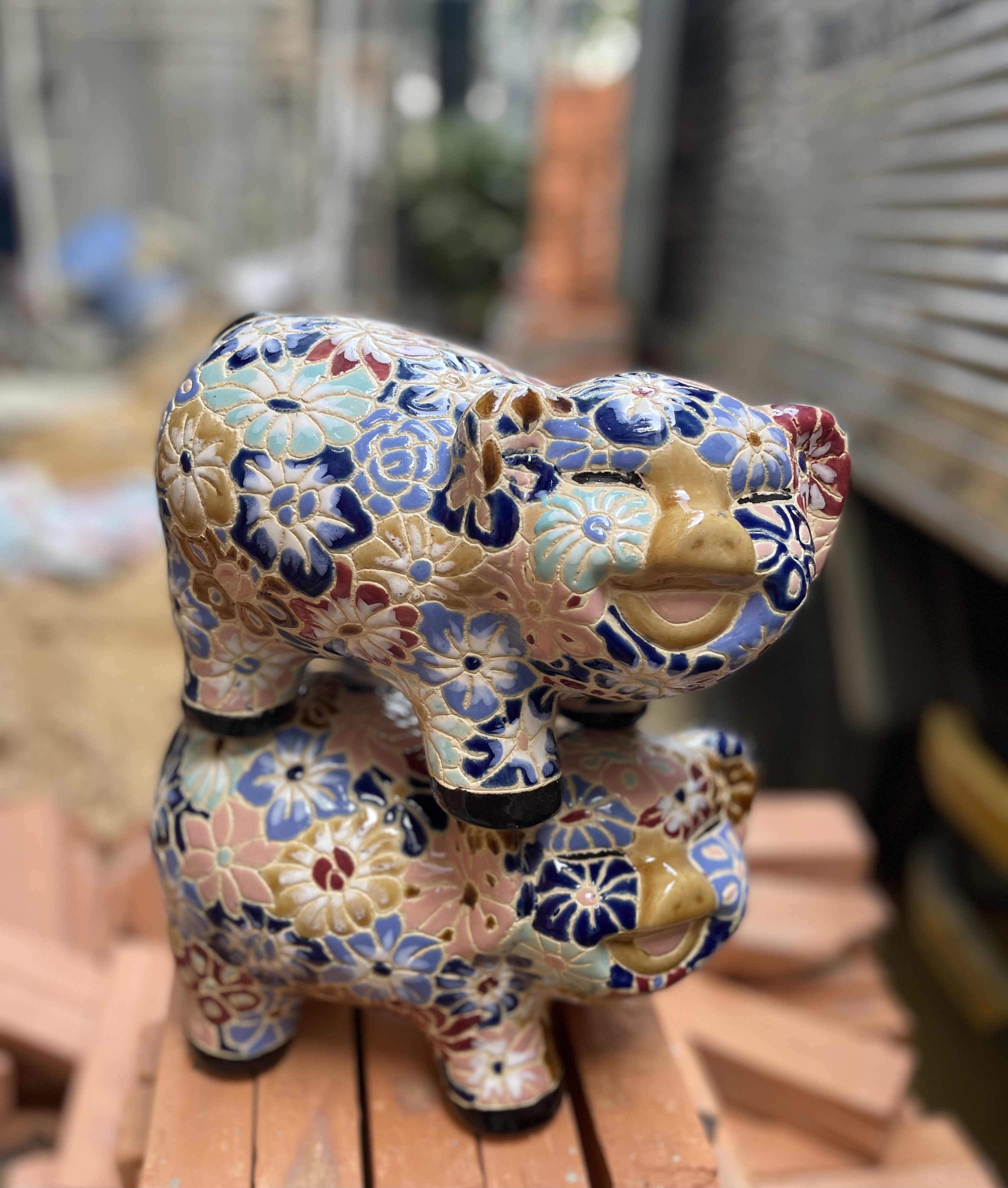Heo đất gốm sứ bách hoa, gốm sứ Nam Bộ