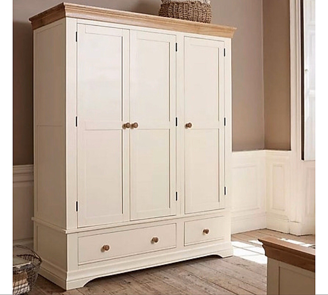 Tủ áo 3 cánh Victoria - gỗ sồi Mỹ tự nhiên - KT 1m6 x 2m