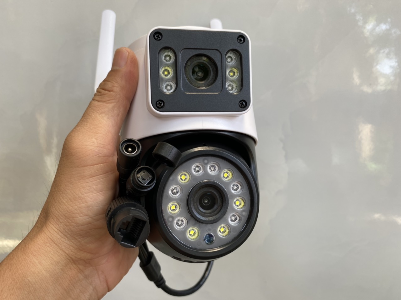 Camera Yoosee Wifi 2 Mắt Ngoài Trời 2 Màn Hình 5MP Xem Đêm Có Màu, Hỗ Trợ Đàm Thoại 2 Chiều Xoay 360 Độ - Hàng Nhập Khẩu