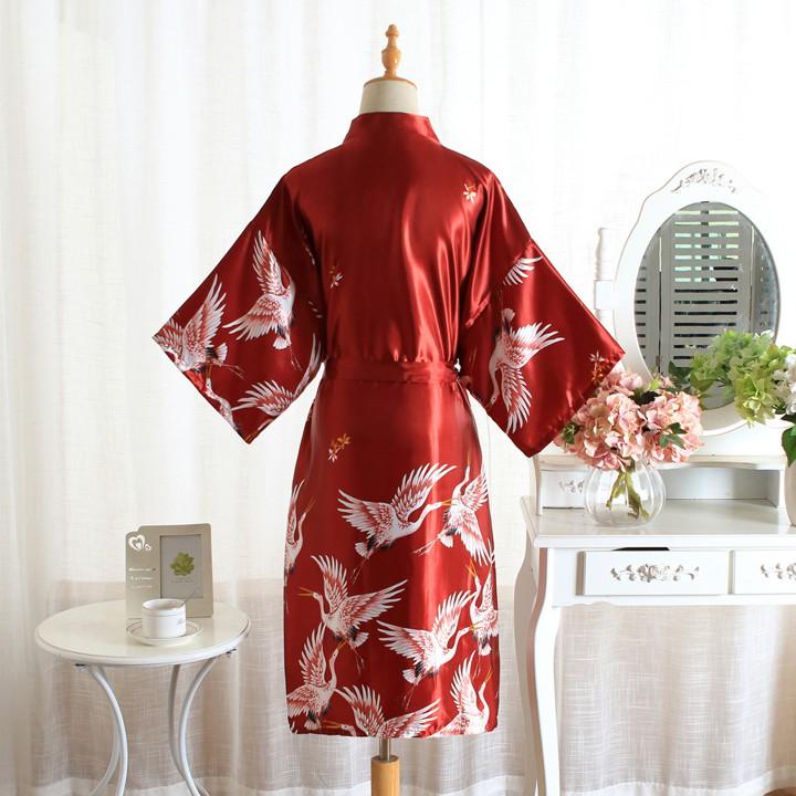Áo choàng ngủ lụa satin với form dài họa tiết hình hạt sang trọng