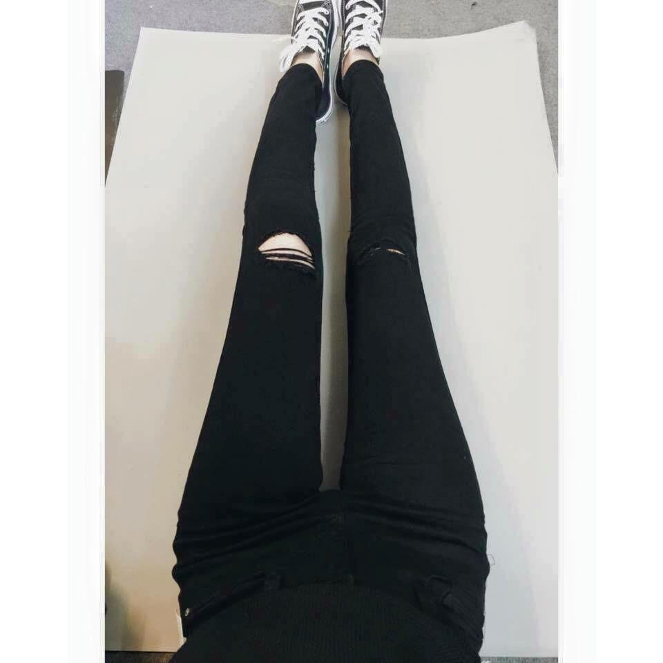 Quần jeans kaki nữ rách gối màu đen