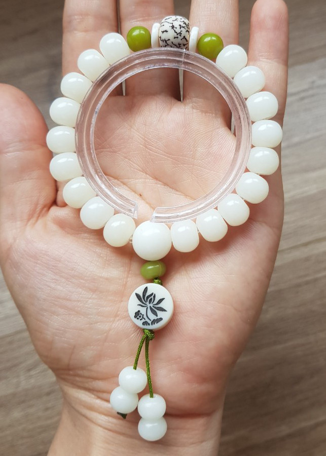 Chuỗi kim cang bồ đề tự nhiên vòng tay bồ đề trắng cao cấp BĐ27 treo hạt bồ đề khắc vẽ hoa sen