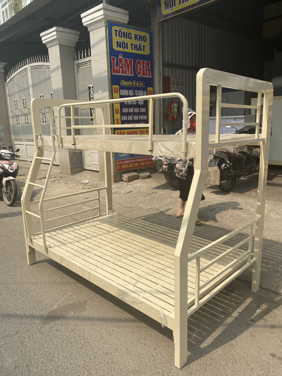 Giường tầng sắt hộp vuông tầng trên 1m4 tầng dưới 1m6 cao cấp dành cho gia đình