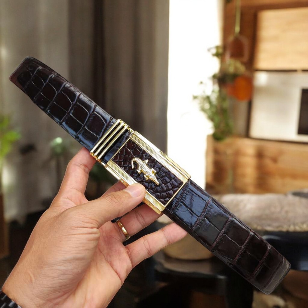 Dây lưng da cá sấu bản lớn phù hợp bụng bia. Da bụng có vân đẹp linh hoạt!