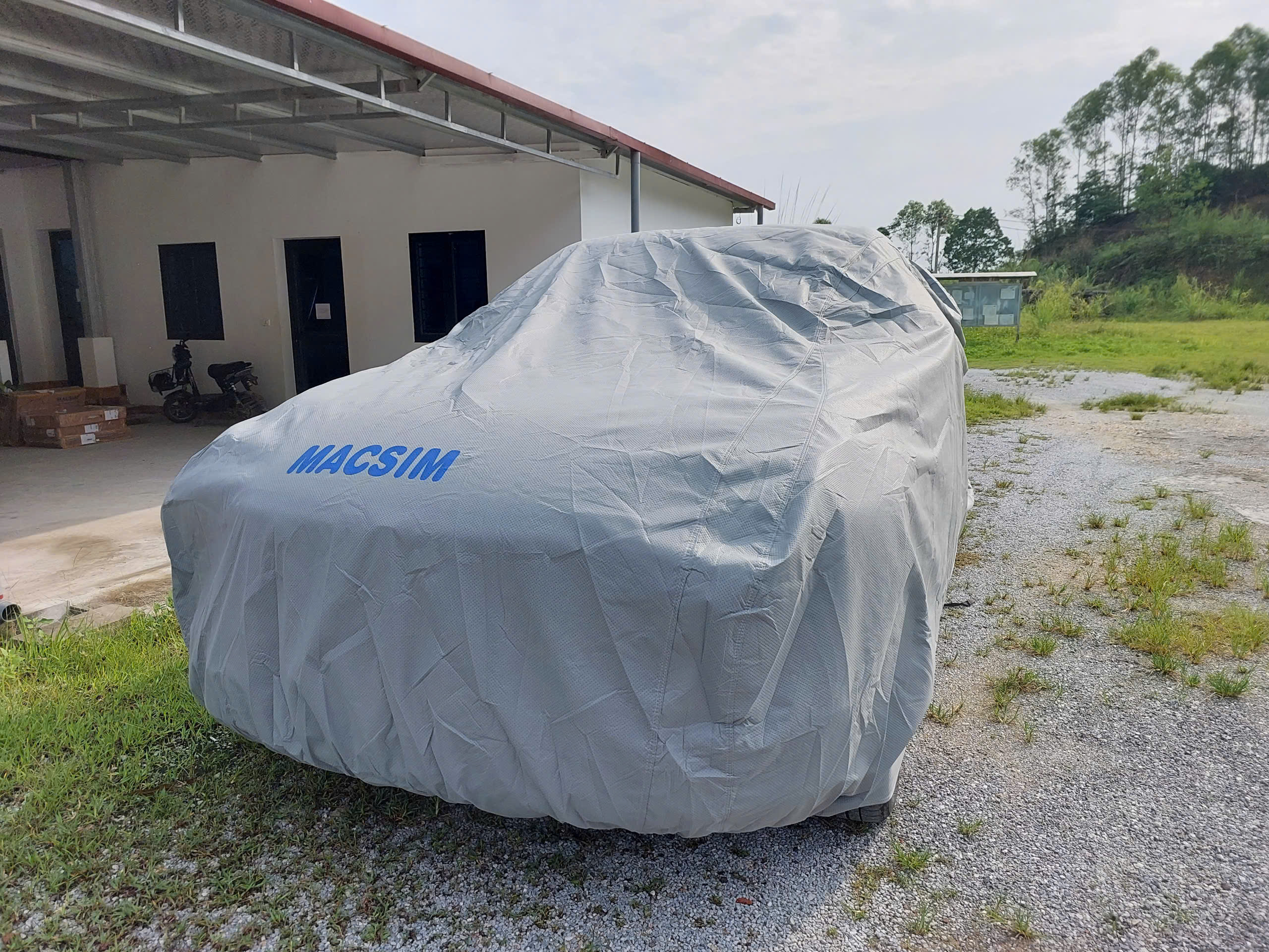 Bạt phủ ô tô chất liệu vải không dệt 3 lớp thương hiệu MACSIM cho xe Nissan Almera màu ghi bạt phủ trong nhà và ngoài trời