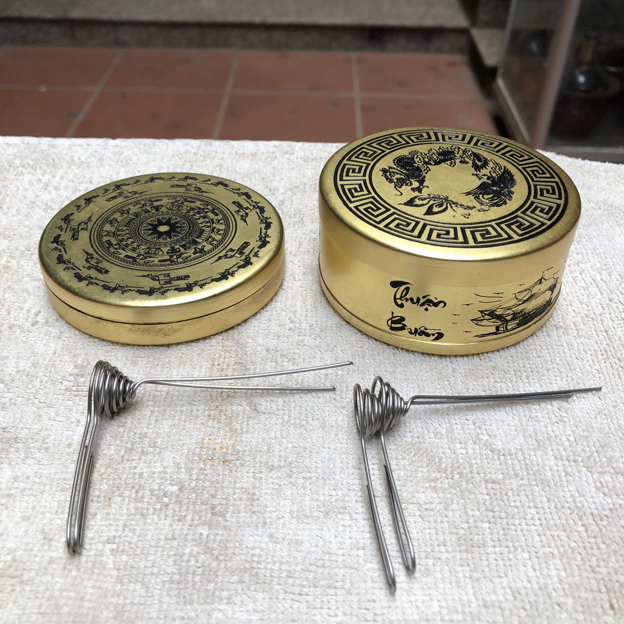 Hộp đồng đựng thuốc để trong bao da chống ôxi hóa kèm nhấc tàn cao 2cm rộng 7cm