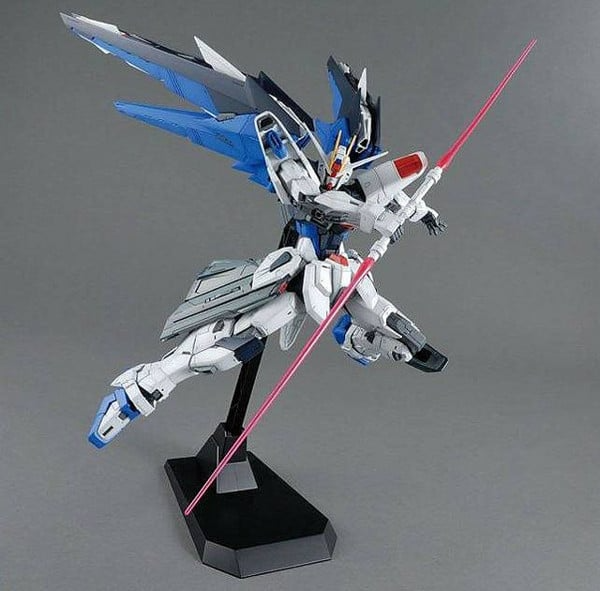 Mô Hình Lắp Ráp FREEDOM GUNDAM VER 2.0 - MG - 1/100 - MÔ HÌNH CHÍNH HÃNG BANDAI