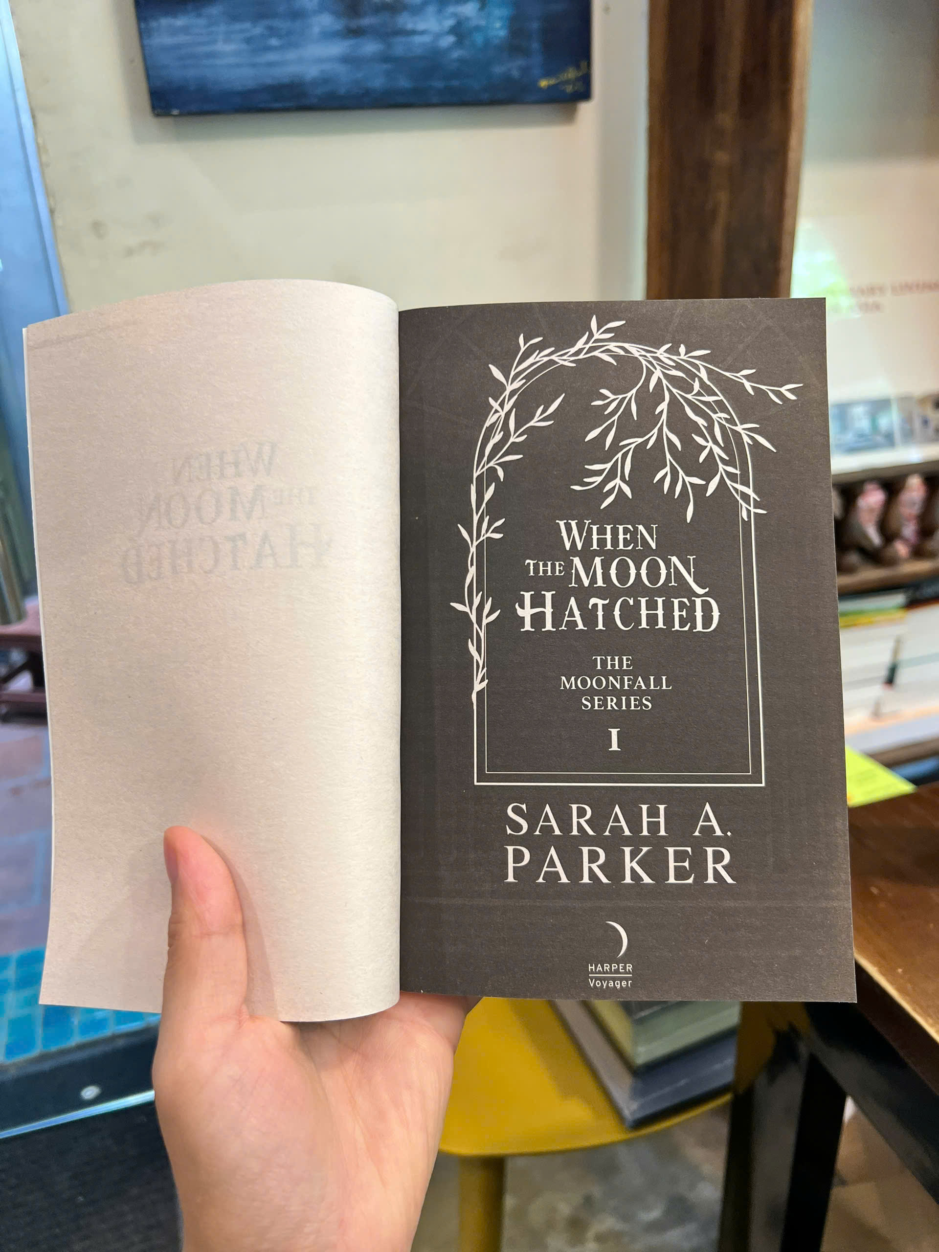 Sách - When the Moon Hatched by Sarah A. Parker | Fantasy / Romance / BookTok / Ngoại văn Nhập khẩu