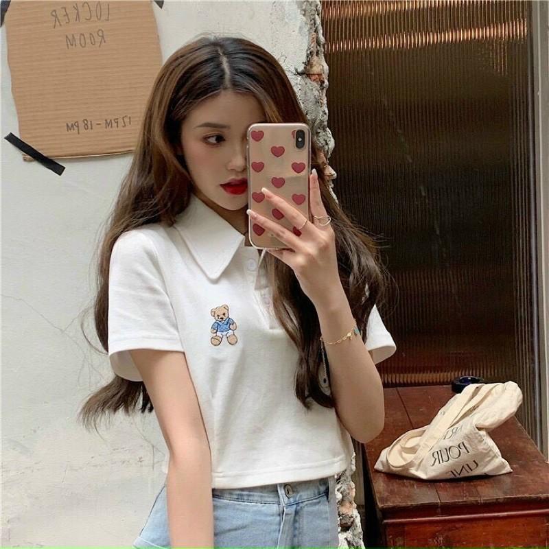Áo crop cổ bẻ thêu gấu