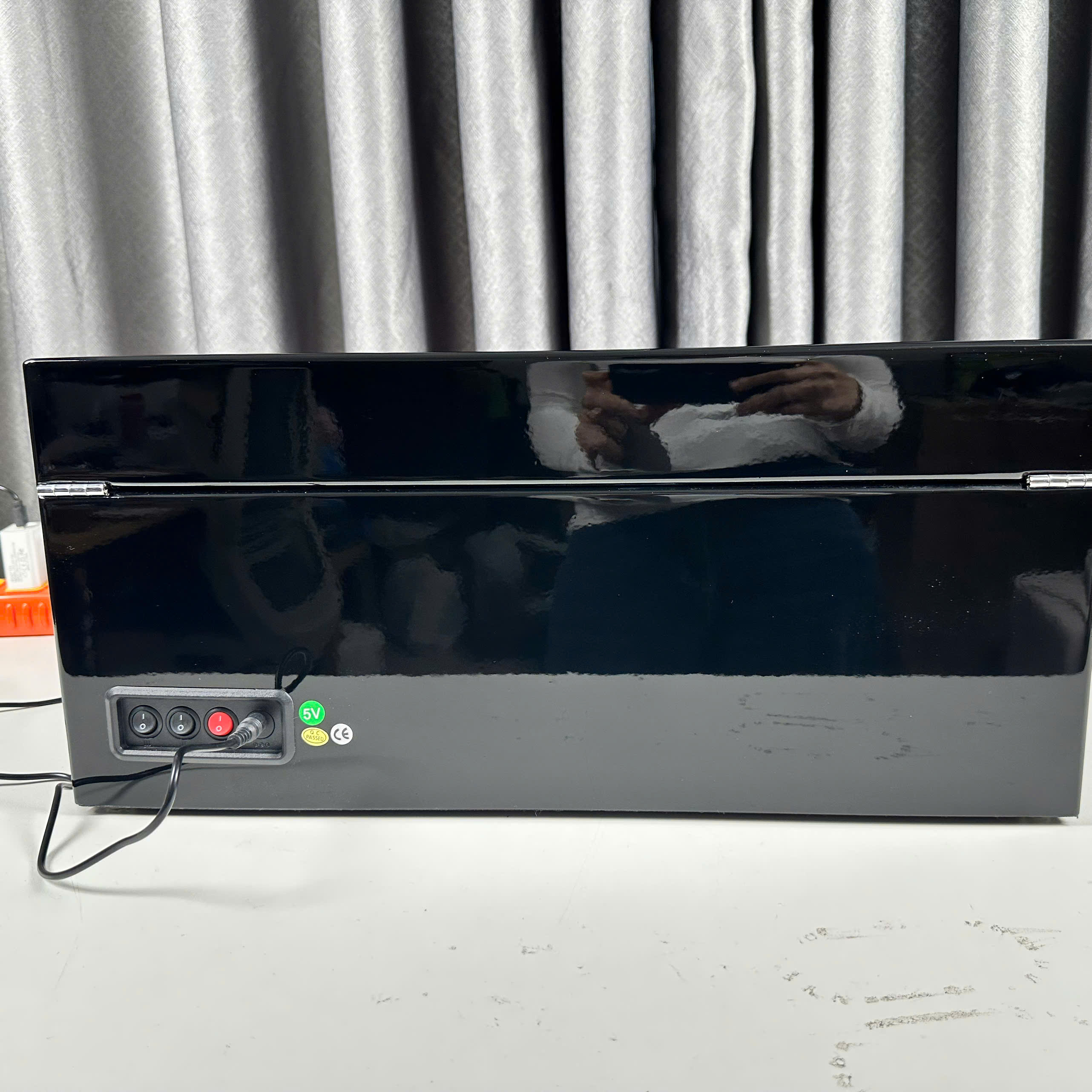 Hộp Đựng Đồng Hồ Cơ 6 Xoay + 10 Trưng Bày Vỏ Gỗ Sơn Mài (Đèn LED)