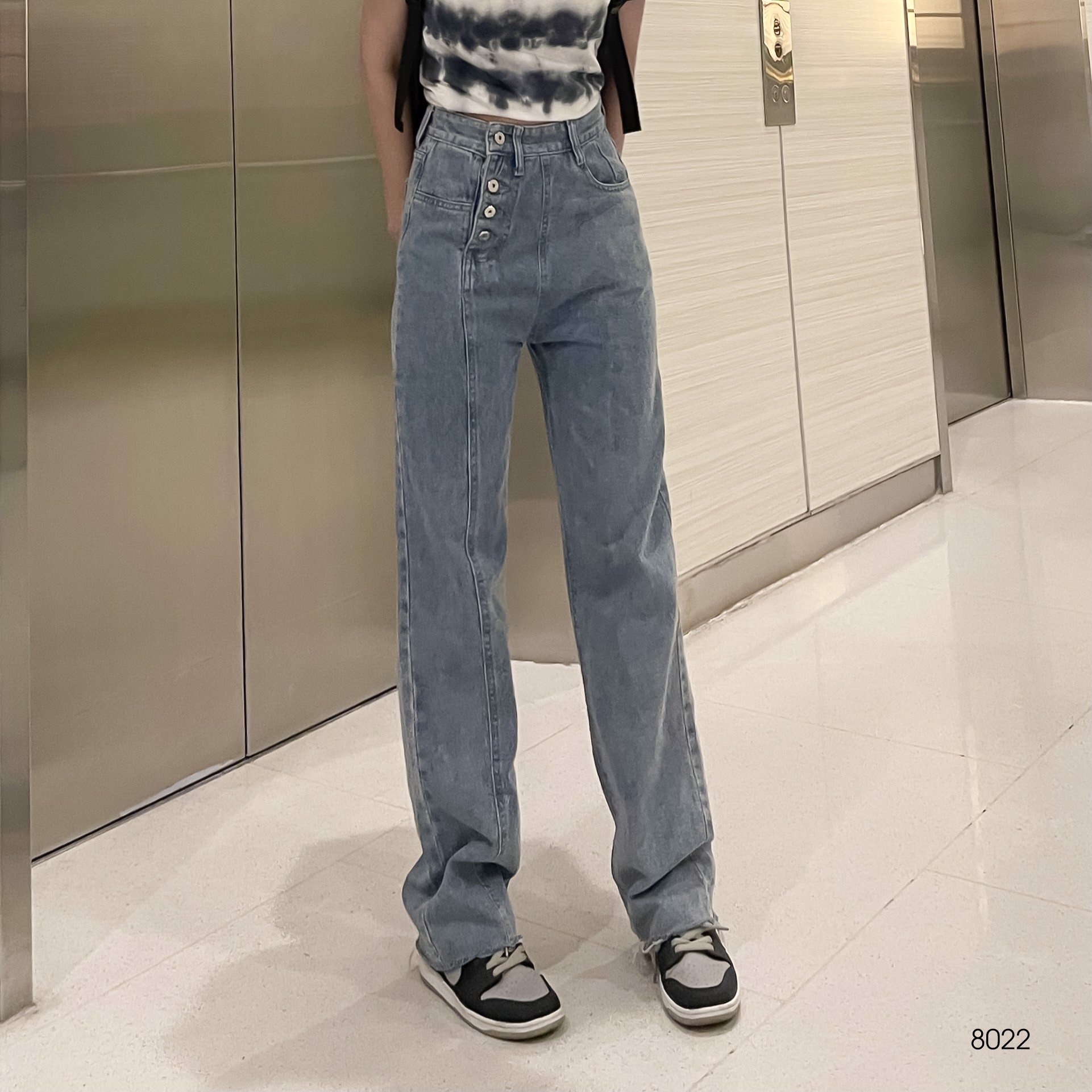 Quần Jeans nữ ống suông phối nút 8022