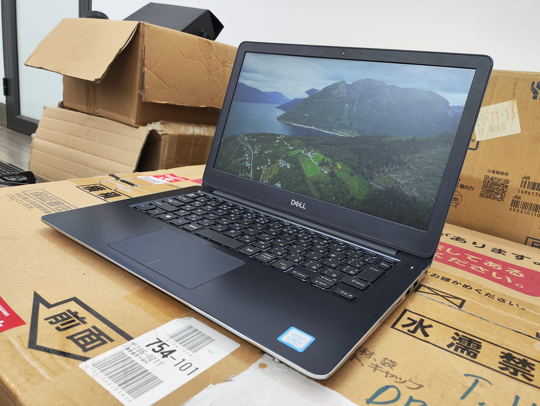 Hình ảnh Laptop Dell Vostro 5370 (i5-8250U/ Ram 8GB/ SSD 256GB/ 13.3"FHD /Sliver/ W10/FG/Key_led) - HÀNG CHÍNH HÃNG