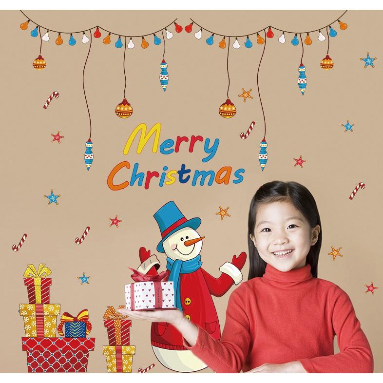 Decal trang trí noel chú người tuyết áo đỏ