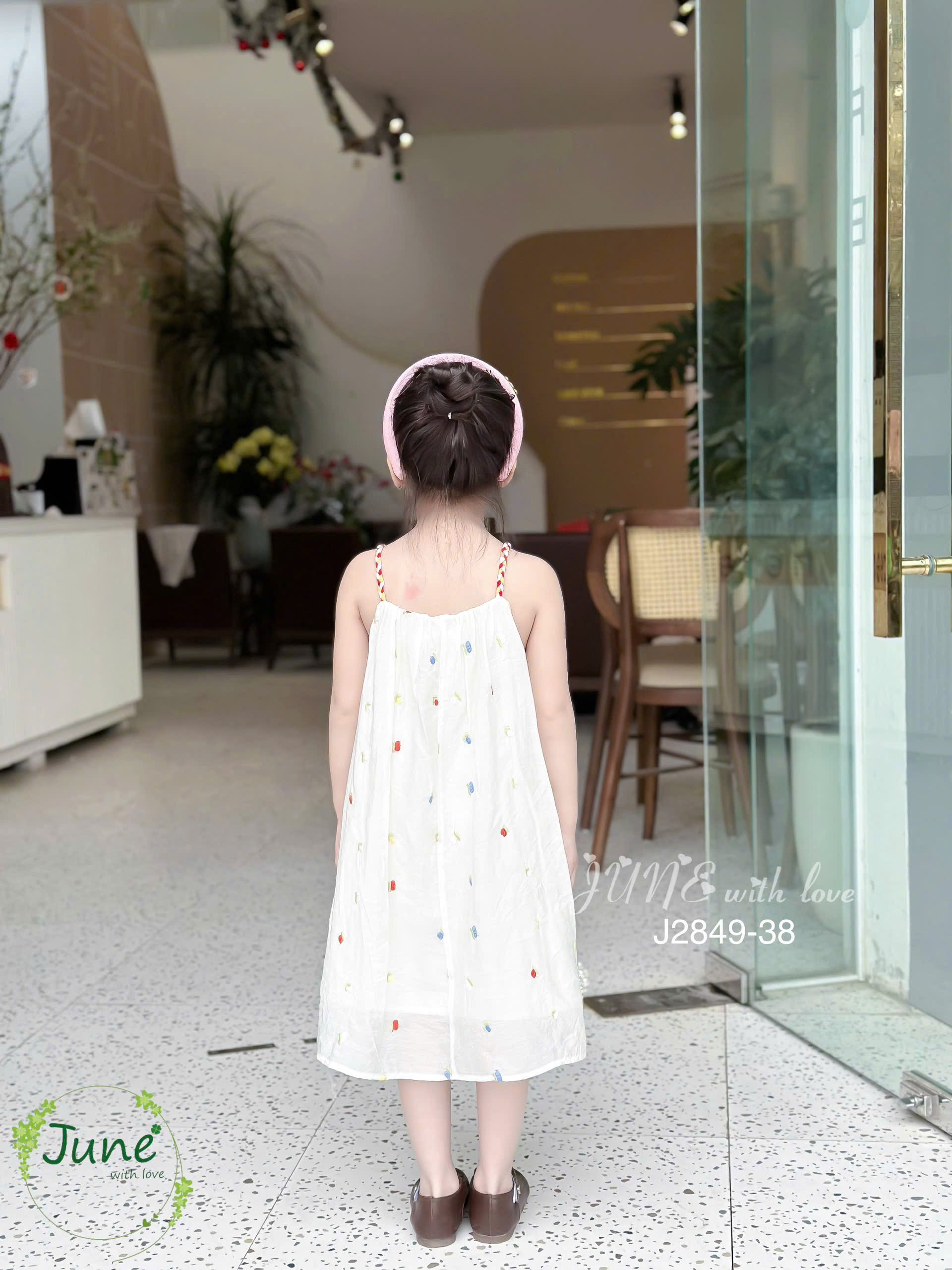 Đầm váy hai dây cho bé gái hoa tuplip mùa hè mát mẻ đi chơi du lịch đẹp từ 10-40kg chất tơ mềm