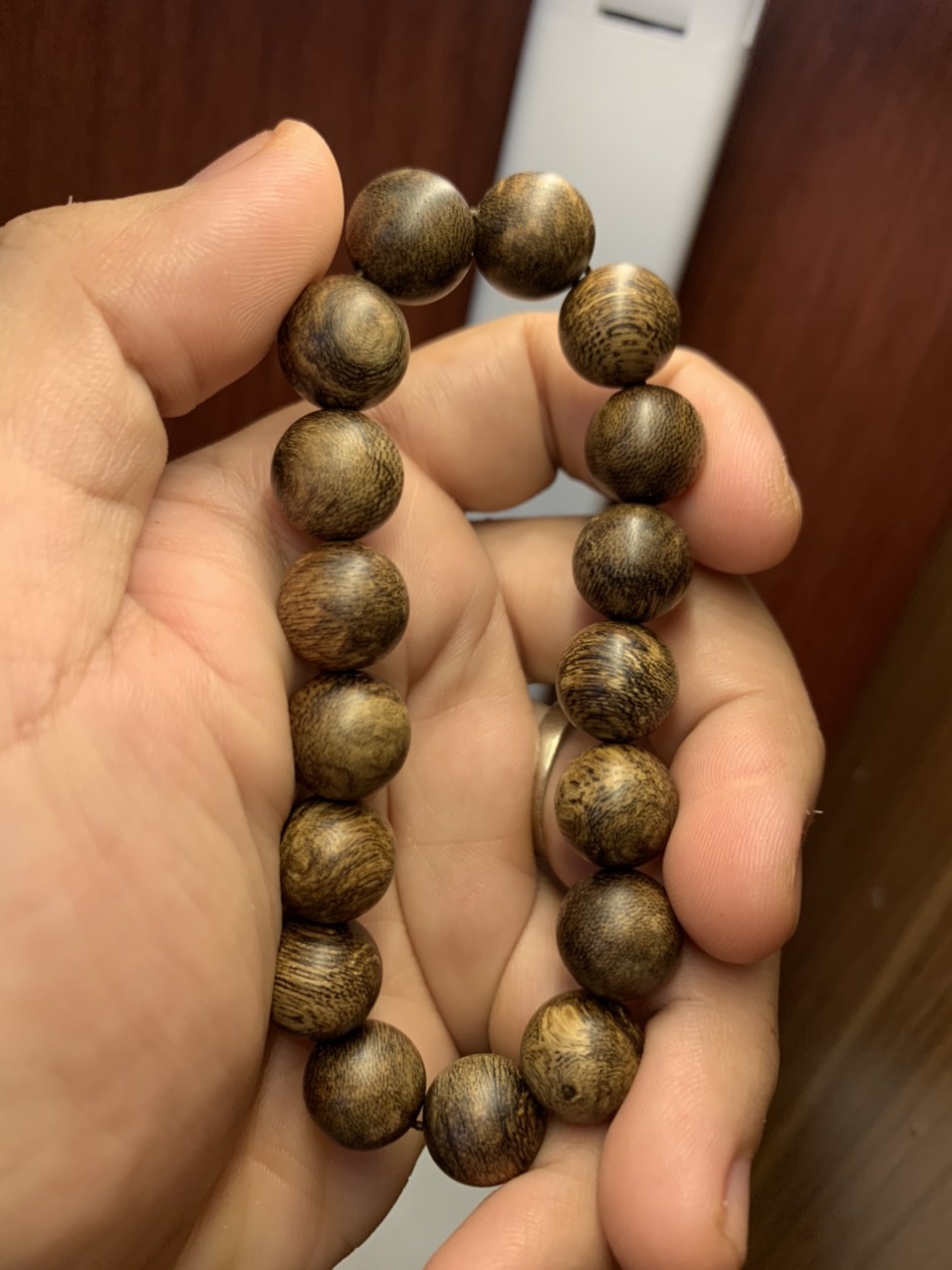 Vòng tay trầm hương cho nam và nữ