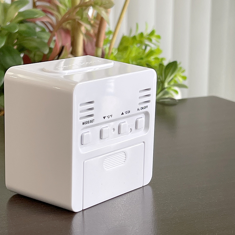 SẮP VỀ Đồng hồ Rhythm LCT076NR03 – KT 7.2 x 7.2 x 5.0cm. 105g. Vỏ nhựa. Dùng Pin.