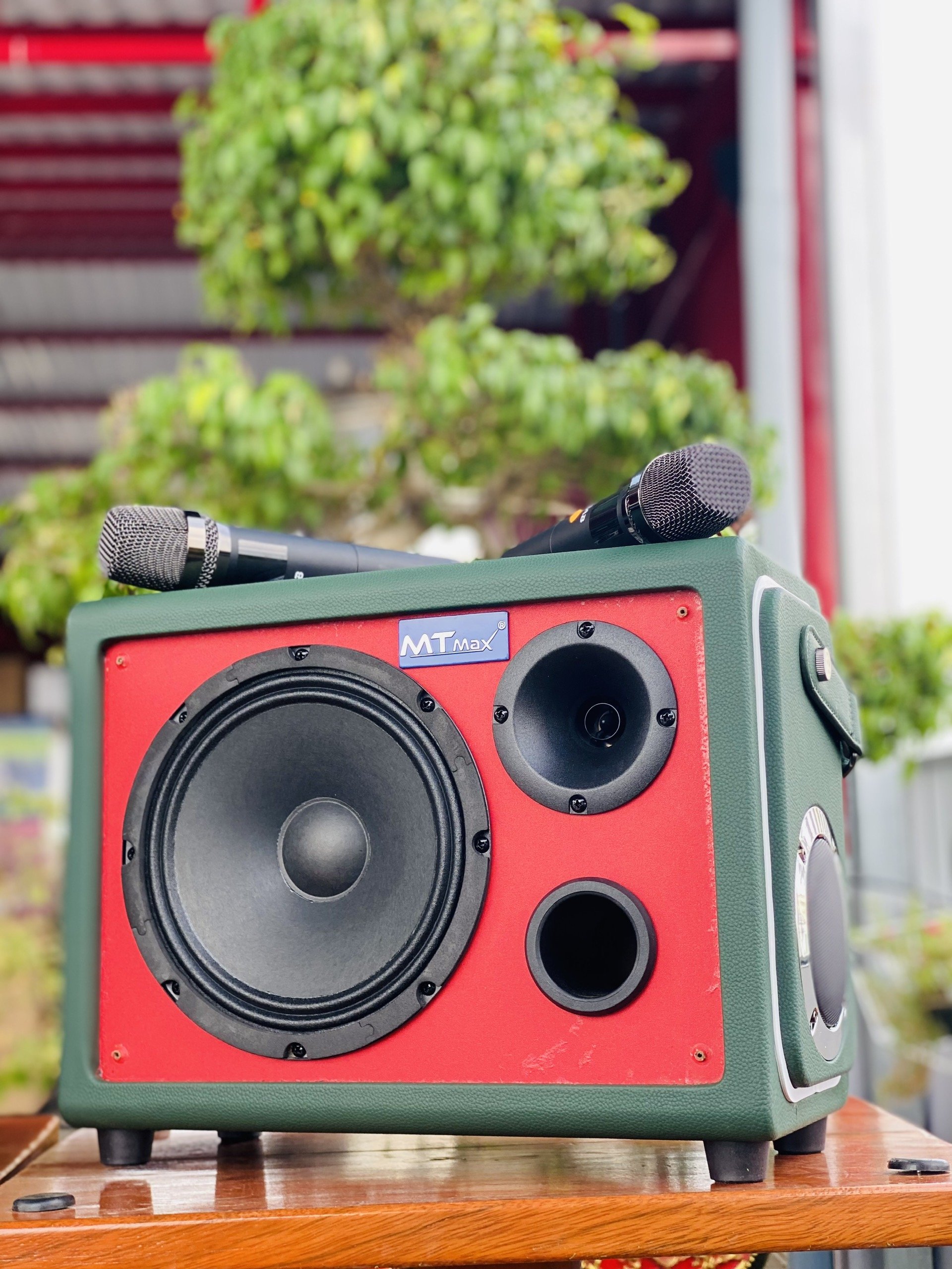 Loa Xách Tay BB1038 - Bass20 Công Suất Lớn 200W, Âm Thanh Hay Bass Ấm Chắc, Có Đèn RGB, Bộ Nút Chỉnh Hiện Đại Kèm 2 Micro Hát Karaoke, Hàng Nhập Khẩu