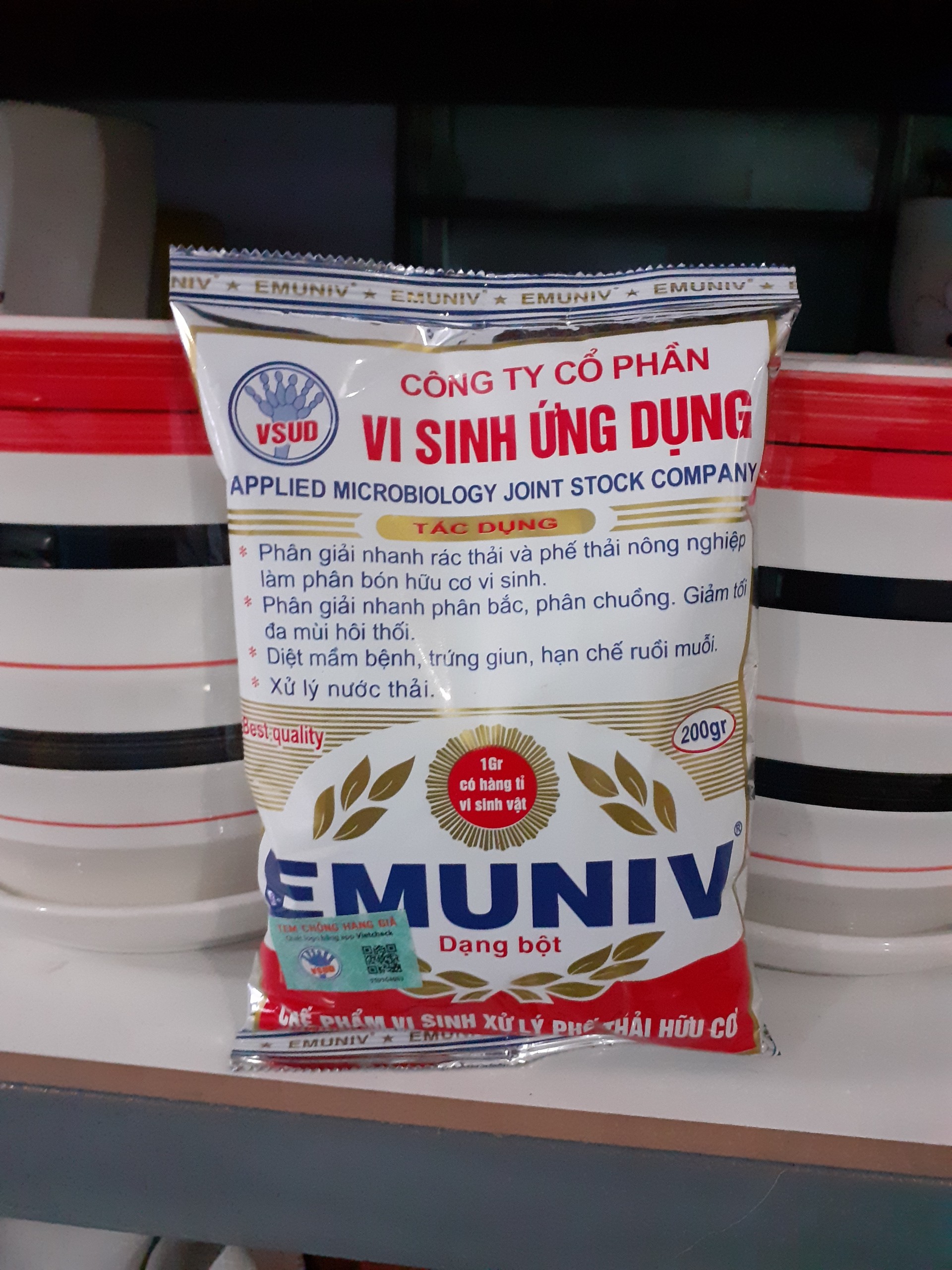 Chế phẩm EMUNIV xử lý chất thải hữu cơ.