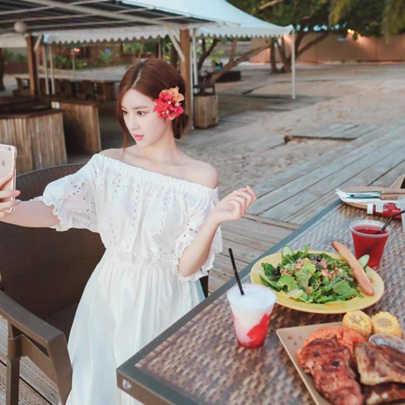 Váy trắng Trễ Vai Du Lịch Cách Điệu