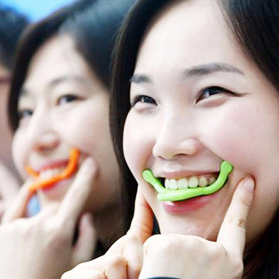 Dụng cụ tạo nụ cười tươi - Smile maker (Màu xanh lá)