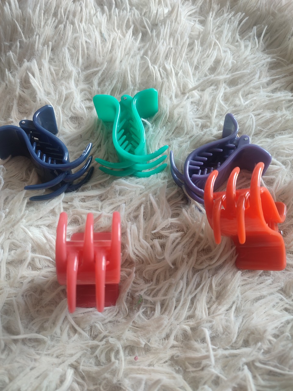 Set 12 Kẹp Tóc Càng Cua 5 Răng, giao màu ngẫu nhiên.