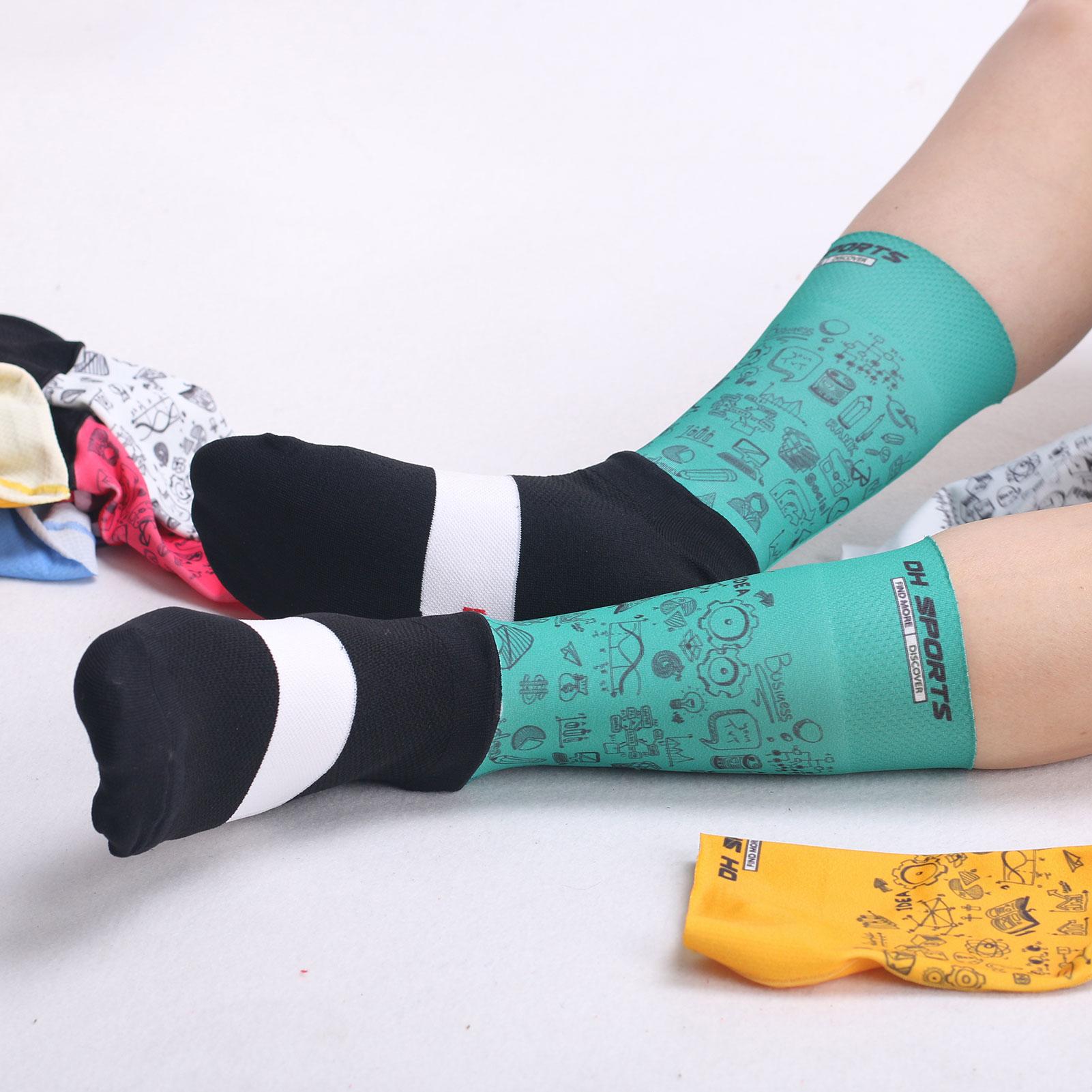 Vớ thể thao ngoài trời chất liệu vải thoáng khí, thoát ẩm, sử dụng thoải mái