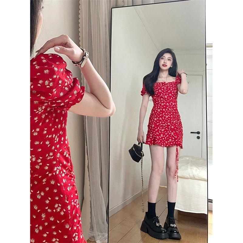 DONGSHOP Ngọt ngào cay gió Pháp cổ vuông một chữ vai đỏ hoa bong bóng tay áo đầm mùa hè nhỏ bé mông váy ngắn