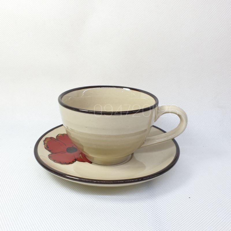 Bộ cốc tách capuchino 220ml vẽ hoa đỏ 3D. Bộ cốc có quai kèm đĩa. Gốm sứ Bát tràng