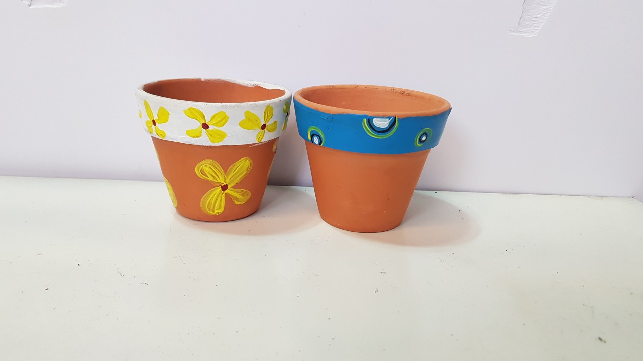 Chậu trồng cây bằng gốm, thích hợp trồng sen đá/ xương rồng, cây cảnh mini, hàng vẽ tay hoặc trang trí góc làm việc, học tập. Giao hoạ tiết ngẫu nhiên từ HCM