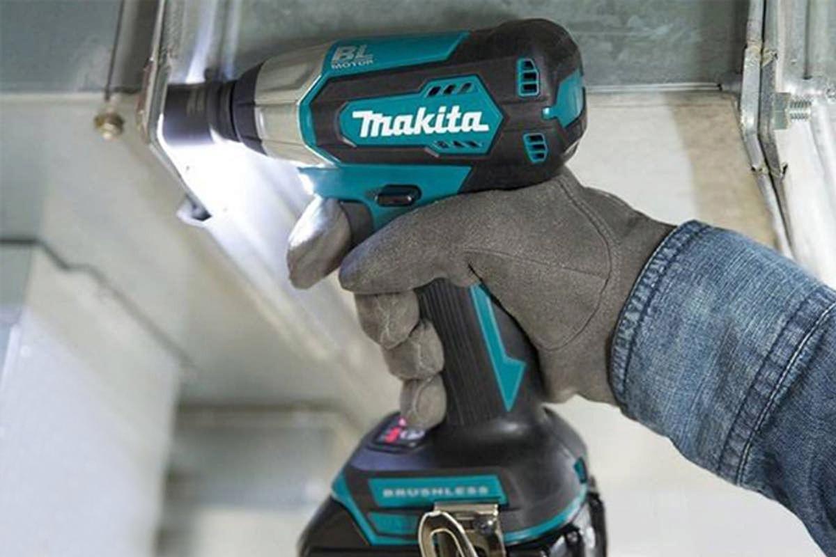 MÁY SIẾT BULONG DÙNG PIN MAKITA DTW180RFE - HÀNG CHÍNH HÃNG
