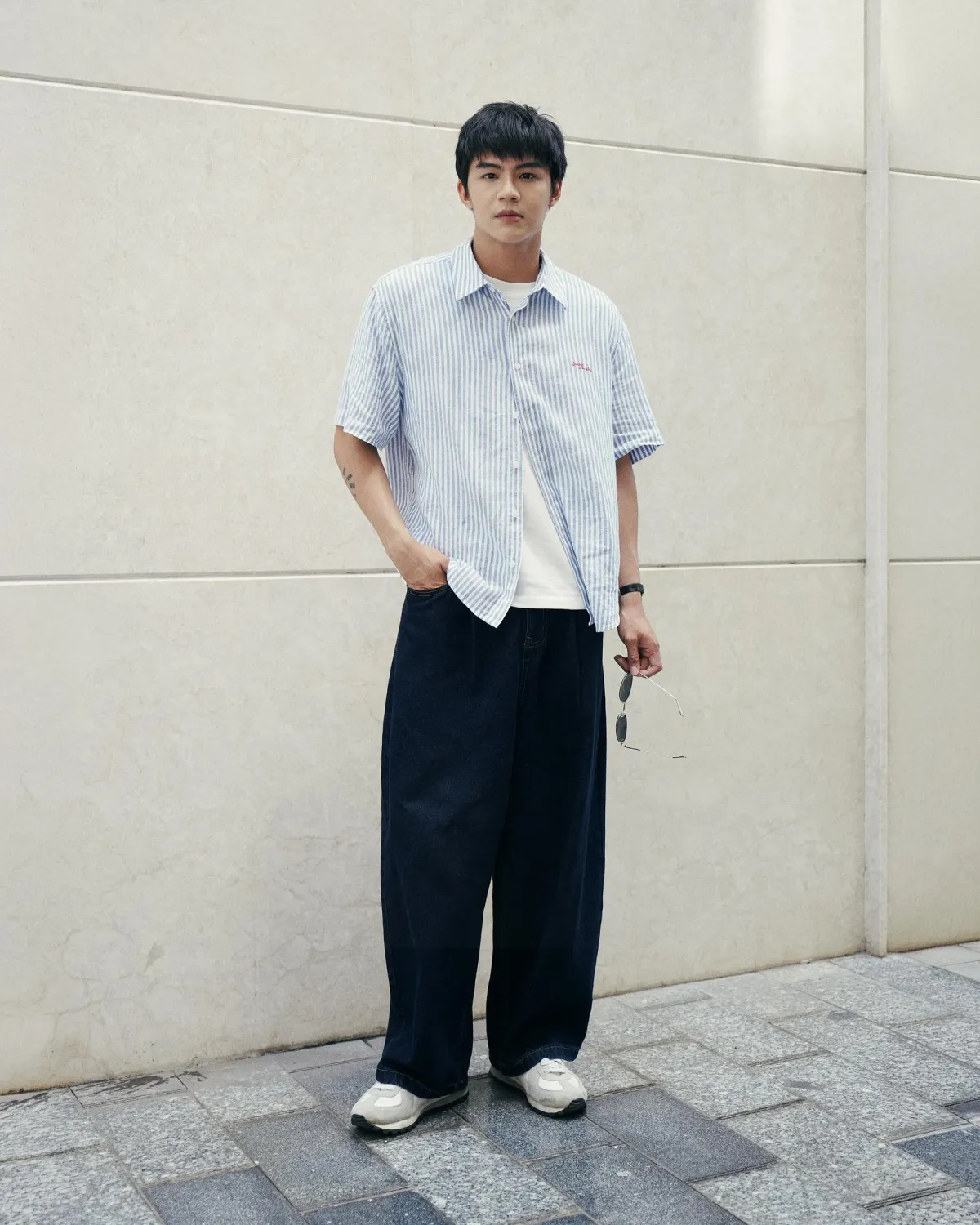 Áo sơ mi tay ngắn nam sọc linen có hình thêu. Form Regular - ROUTINE 10S26SHS005