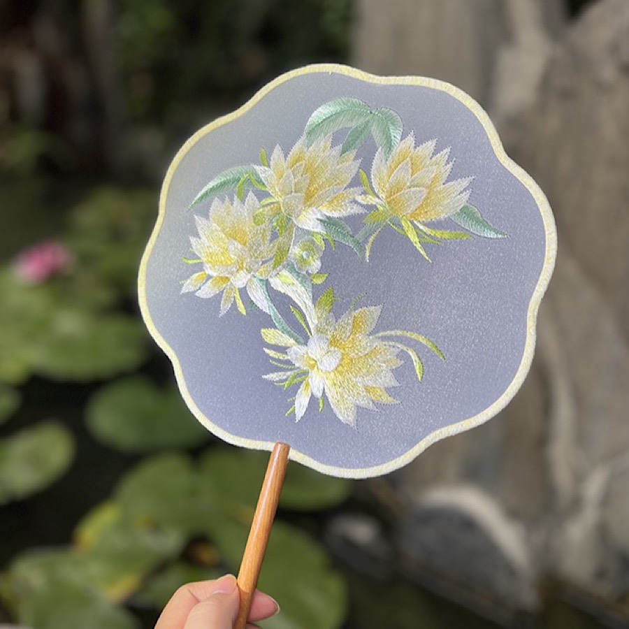 QUẠT CỔ TRANG THÊU HOA QUỲNH 2 MẶT