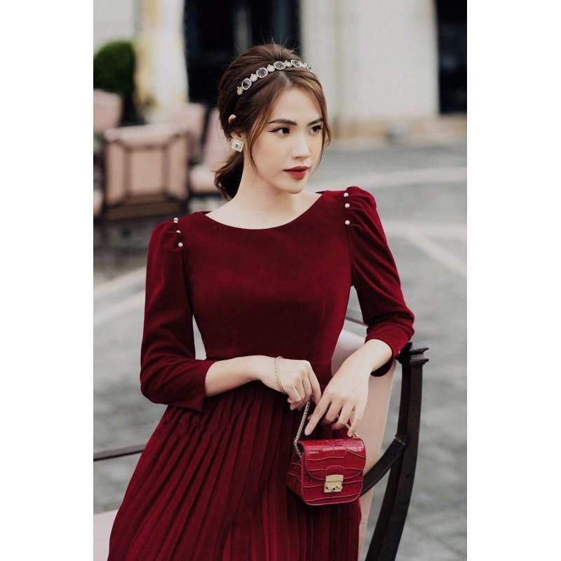 Đầm nhung đỏ tay bồng chân xếp ly thiết kế