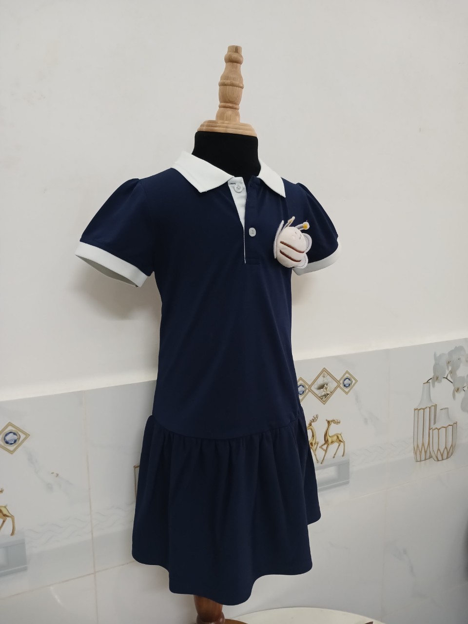 ĐẦM BÉ GÁI POLO XANH NAVY BEE BÈO LAI