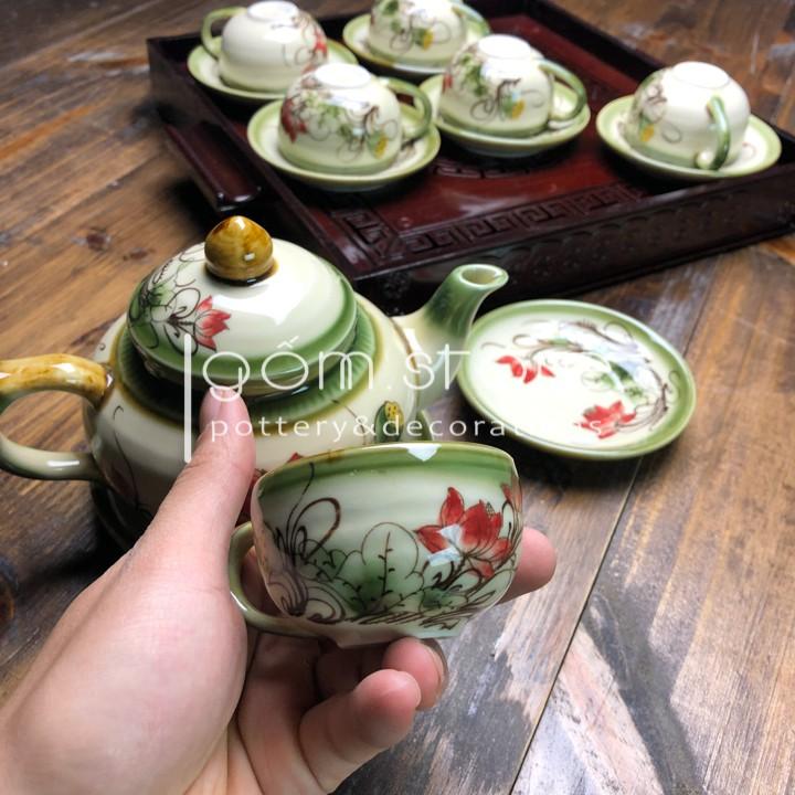 Ấm trà vẽ tay hoa sen dáng chóp