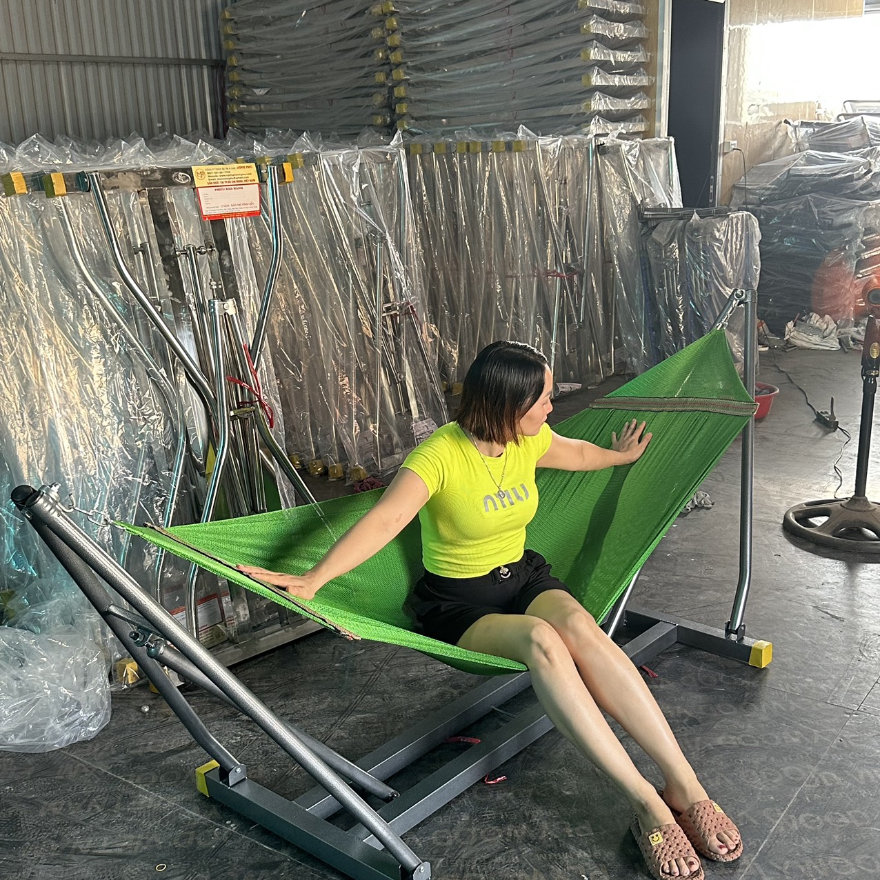 Võng sắt sơn dày 1,2 li nặng 11 kg + lưới trọn bộ