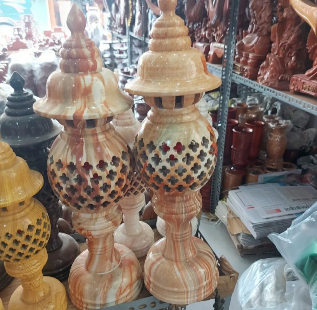 Đèn thờ gỗ cao cấp sơn phủ vân đá siêu đẹp cao 34cm