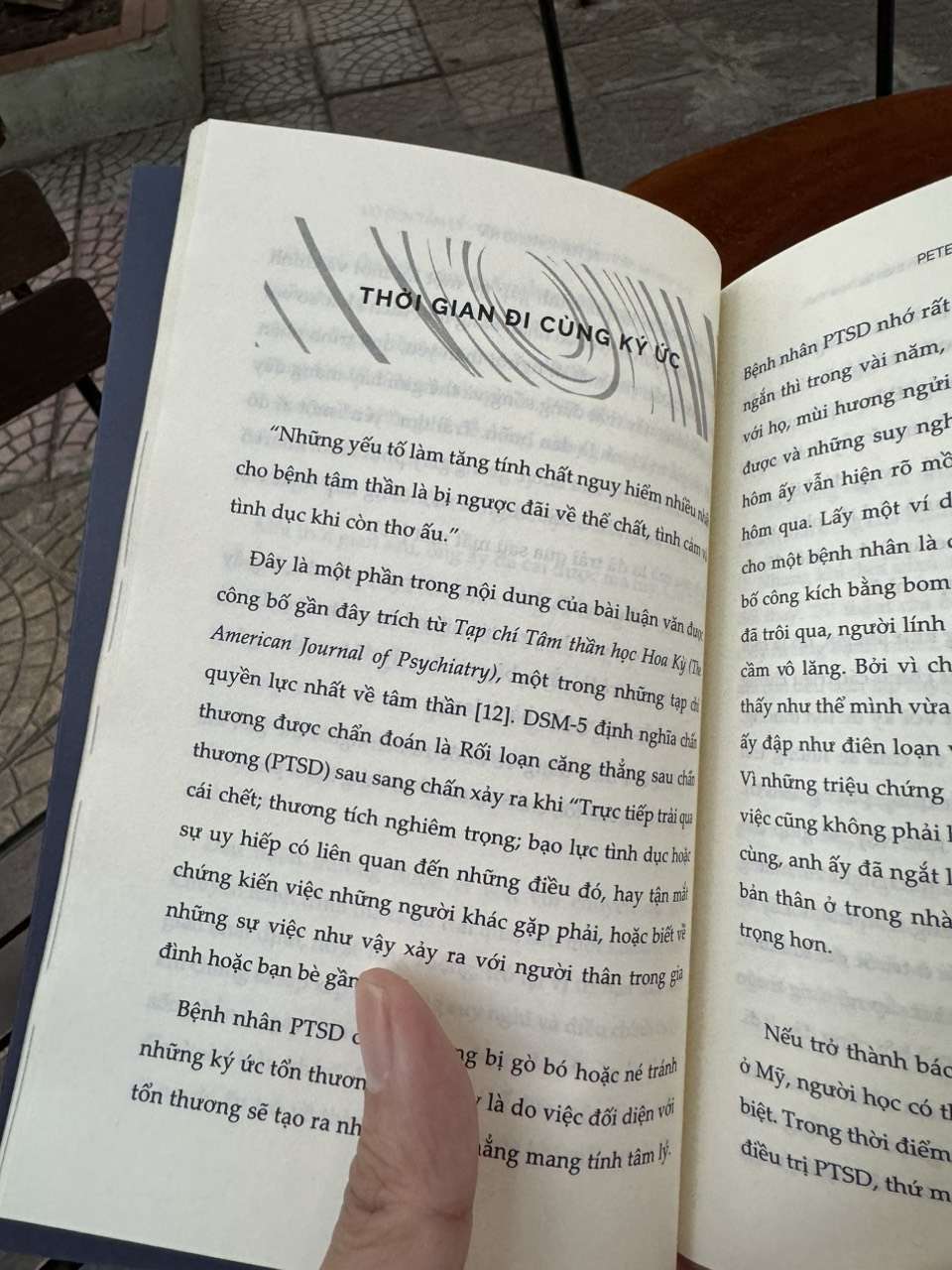 HỐ ĐEN TÂM LÝ - GHI CHÉP TỪ BÁC SĨ TÂM THẦN TẠI NEW YORK - Peter Jongho Na - Hương Anh dịch – NXB Thanh Niên – AZ Books