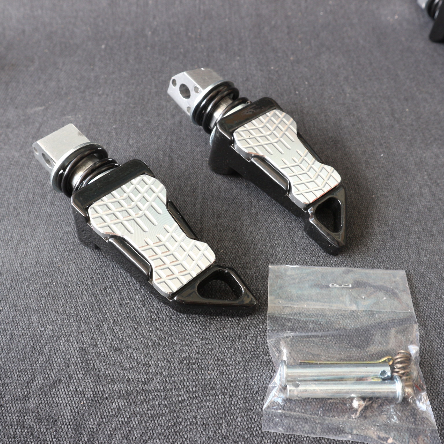 Gác chân sau nhôm CNC DÀNH CHO CÁC DÒNG XE TAY GA HONDA