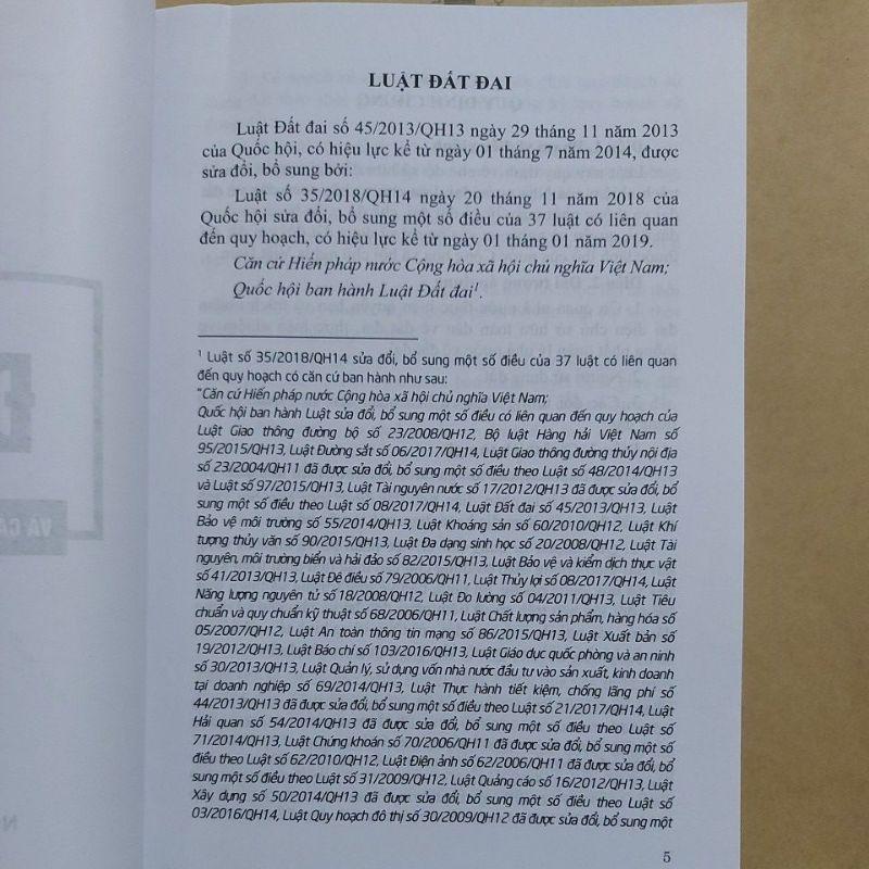 Sách - Luật đất đai và các văn bản hướng dẫn thi hành (xuất bản T12/2021) NXB Lao động - New