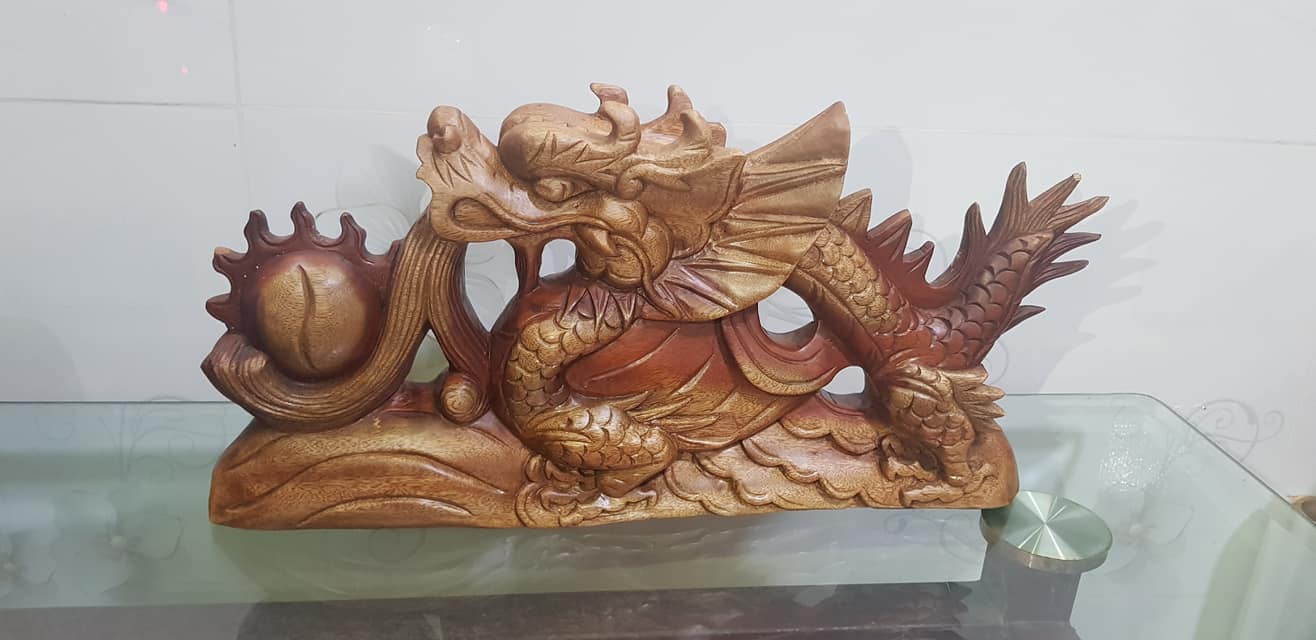 Tượng Rồng lửa Gỗ 50cmx22cmx6cm Anh Chị trưng: bàn, trang trí nhà cửa Màu Vàng đỏ nhẹ sáng đẹp ạ