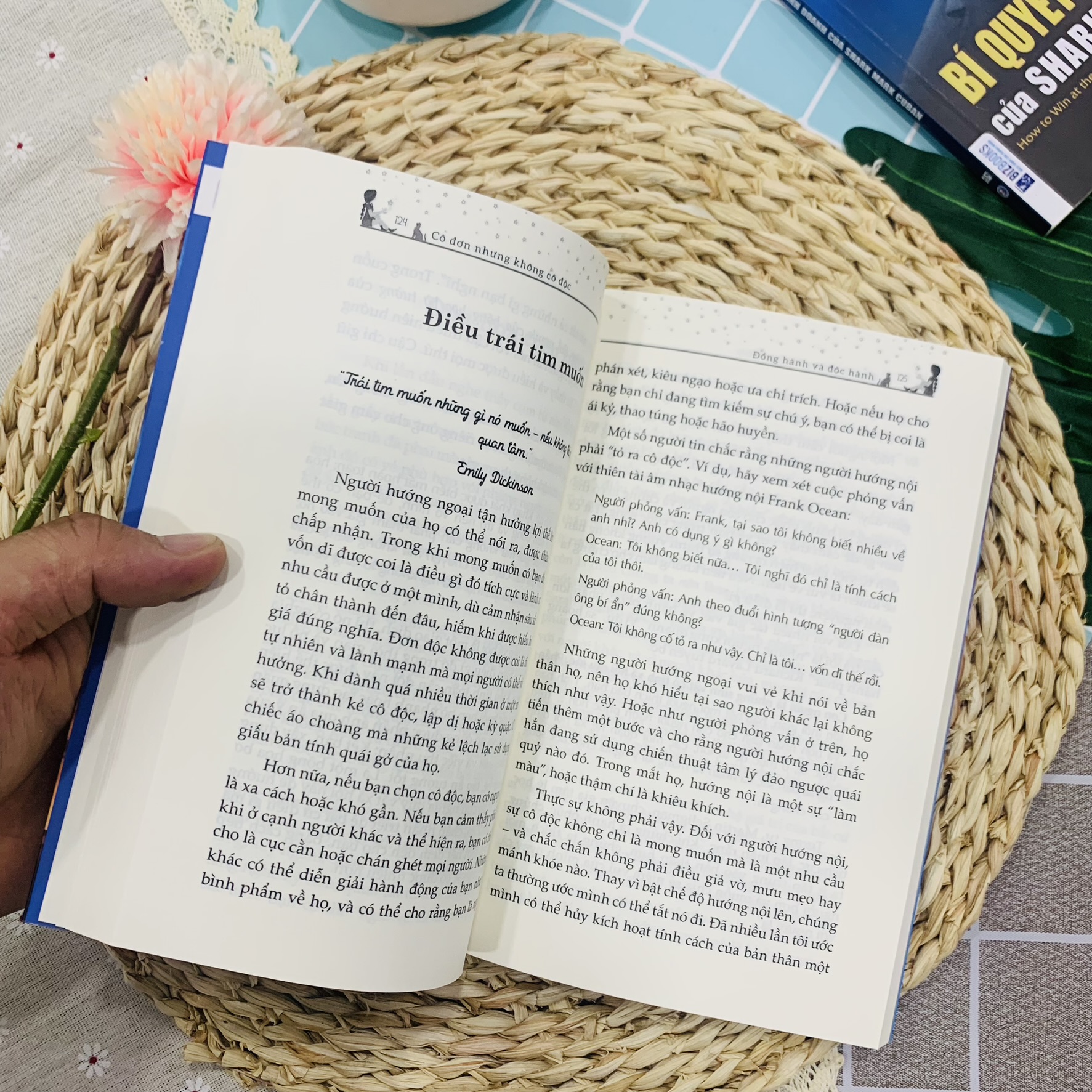 Sách Cô Đơn Nhưng Không Cô Độc – Hạnh Phúc Luôn Bên Ta