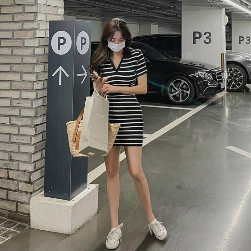 ĐẦM SỌC CỔ SƠ MI ĐEN
